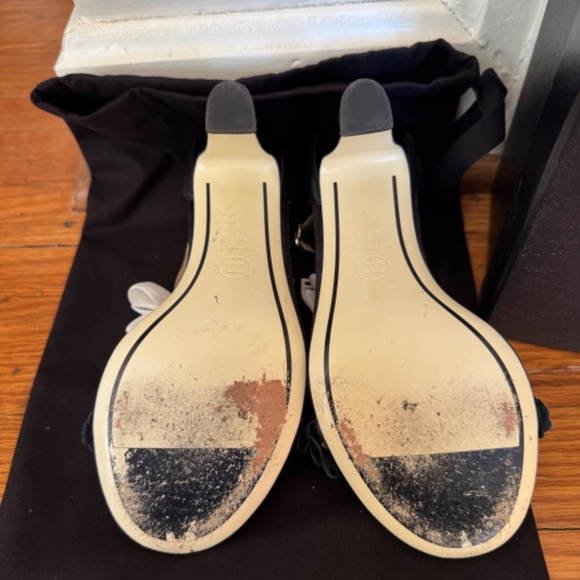 Authentic Chanel Black Leather Heels with Silk White Bow - Size 37 - Picture 4 of 6
